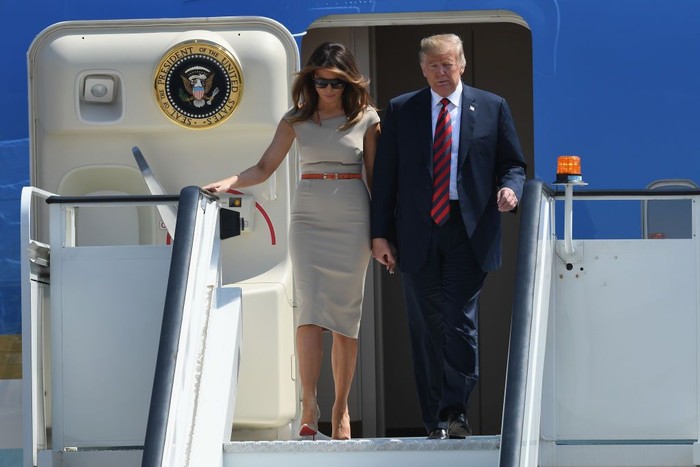 STANSTED, ESSEX - JULY 12:  U.S. President Donald Trump and First Lady Melania Trump arrive at Stansted Airport on July 12, 2018 in Essex, England. The President of the United States and First Lady, Melania Trump, touched down in the UK on Air Force One for their first official visit. Whilst they are here they will have dinner at Blenheim Palace, visit Prime Minister Theresa May at Chequers and take tea with the Queen at Windsor Castle.  (Photo by Leon Neal/Getty Images)