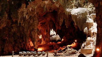 Gua Callao di Filipina memiliki tujuh ruang yang salah satunya, dan terbesar, digunakan sebagai gereja oleh warga lokal. Foto: Matador Network