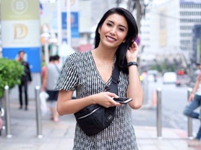 Tyas Mirasih dan sang suami saat berlibur ke Thailand.