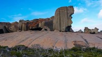Remarkable Rocks terbentuk secara alami, bentuknya dipengaruhi oleh angin, hujan dan hempasan ombak yang terjadi selama jutaan tahun (Tourism Kangaroo Island)  