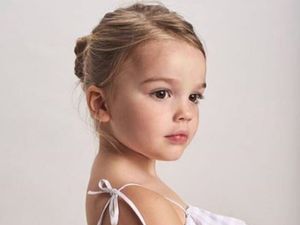 Cantiknya Ayla, Bocah 4 Tahun Asal London yang Mirip Boneka
