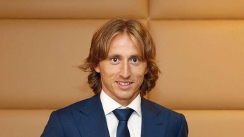 Untuk gelar pribadi, ia dinobatkan sebagai gelandang terbaik dalam ajang Liga Champions musim 2016/2017. Foto: Instagram/lukamodric10