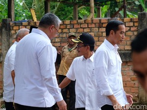 Jokowi Tinjau Padat Karya Tunai di Banyuasin Sumsel