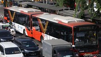 Penggunaan bus TransJ tersebut karena di tempat-tempat berlangsungnya pertandingan tidak dimungkinkan untuk parkir.