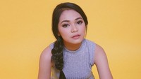Berparas cantik dan mempunyai kulit eksotis, ternyata Regina juga mengeluti dunia modeling. Foto: Dok. Instagram/reginapoetiray