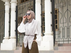 Bosan dengan Hijab Segi Empat Motif? Ini Solusi dari Laudya C. Bella