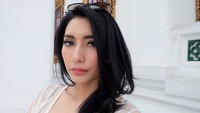 Banyak netizen yang berkomentar positif dan memuji kecantikan Tyas. Dok. Instagram/tyasmirasih