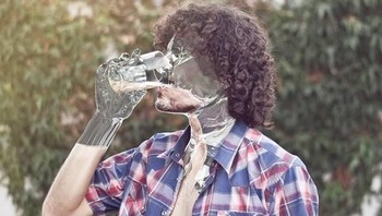 Minum susu agar badan tidak transpran. Foto: Martín De Pasquale