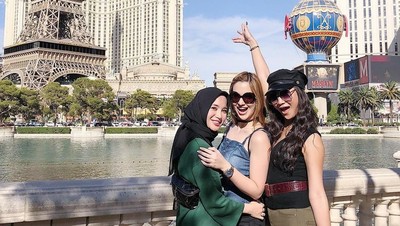 Gaya Chacha Frederica dan Nia Ramadhani Liburan di Amerika