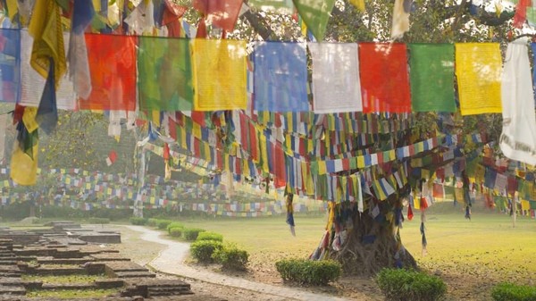 Lumbini, Nepal. Selama beberapa dekade, Lumbini menjadi destinasi singgah pelancong yang melintas dalam perjalanan dari India ke Nepal. Mereka tanpa sadar telah melewati tempat kelahiran Buddha (CNN Travel) 