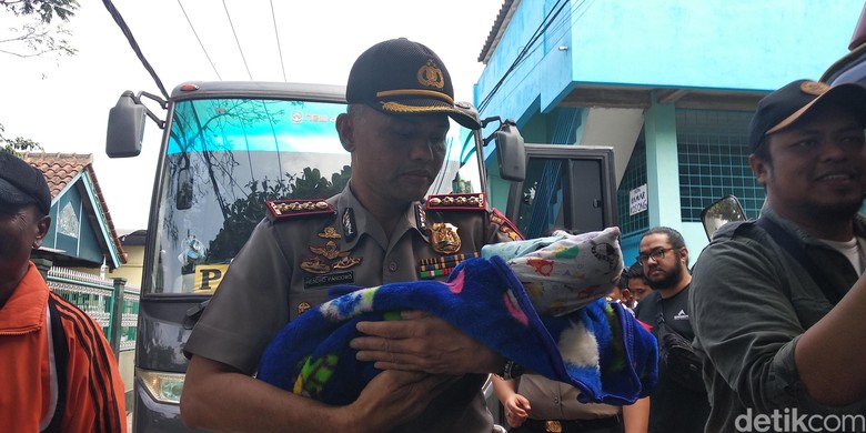Ini Alasan Perempuan Muda Bandung Nekat Culik Bayi Baru Lahir Ini Alasan Perempuan Muda Bandung Nekat Culik Bayi Baru Lahir