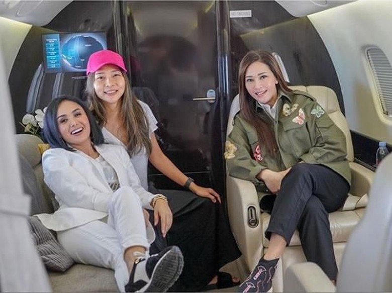 Tajir! Demi Makan Bakso, Maia Estianty ke Malang dengan Private Jet Tajir! Demi Makan Bakso, Maia Estianty ke Malang dengan Private Jet