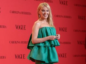 Sukses Menjadi Penyintas Kanker, Kylie Minogue Tampil di Festival Musik