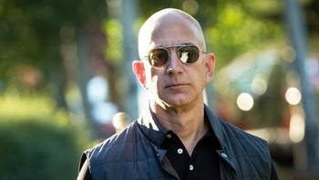 Sekarang Bezos adalah orang terkaya di dunia dengan harta tidak terbayangkan, USD 147 miliar. Ia semakin jauh meninggalkan Bill Gates. Foto: istimewa  