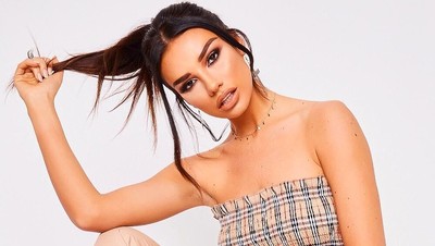 Dear Dele Alli, Model Berbibir Seksi Ini Siap Jadi Penghibur Kekalahan Inggris