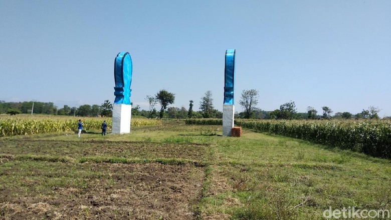 Terkendala Biaya Nisan Raksasa di Probolinggo Belum Dibongkar Terkendala Biaya Nisan Raksasa di Probolinggo Belum Dibongkar