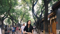Saat jalan-jalan, Estelle Chen tiba-tiba mendapat tawaran dari seseorang. Foto: Instagram