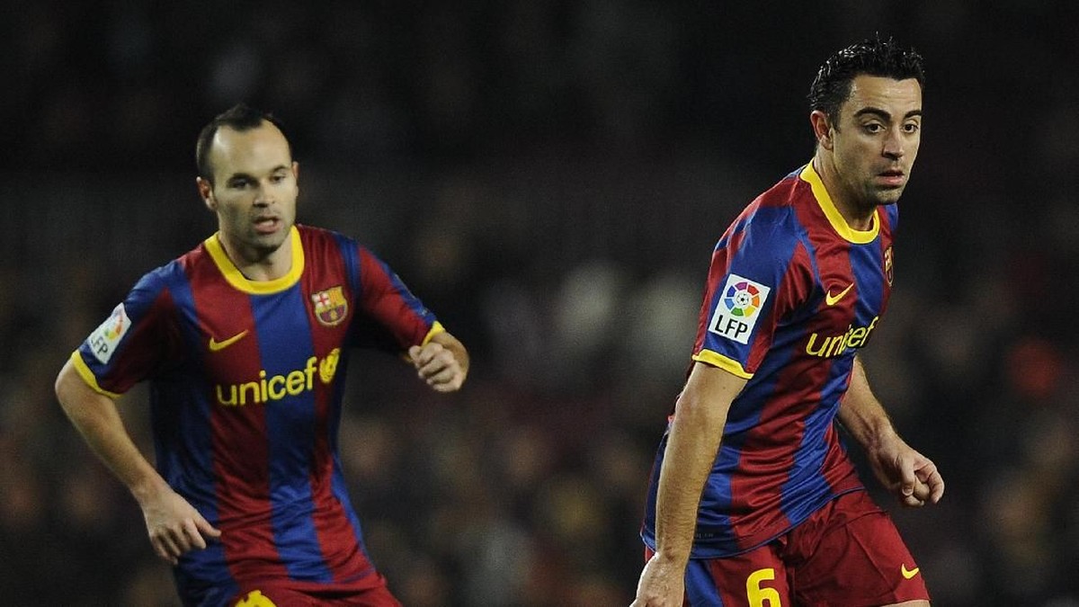 Andres Iniesta dan Xavi Hernandez semasa bermain di Barcelona. (Foto: David Ramos/Getty Images)