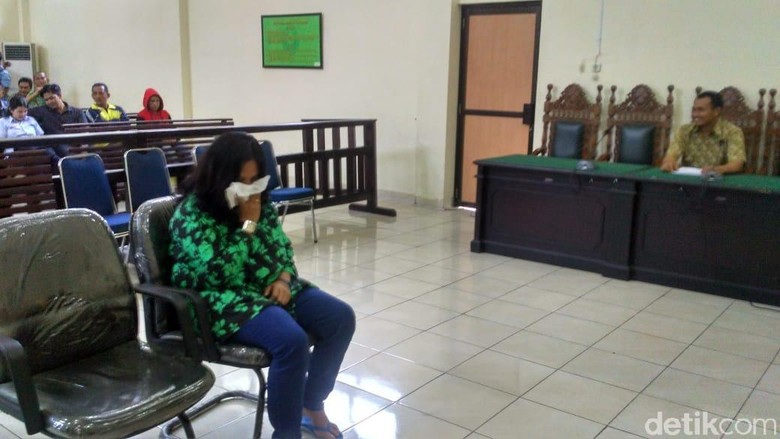 Nasib Ibu yang Ditendang AKBP Yusuf: Lebam dan Dipidana Percobaan Nasib Ibu yang Ditendang AKBP Yusuf: Lebam dan Dipidana Percobaan