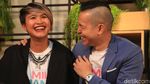 Semringahnya Ernest Prakasa dan Meira Anastasia