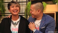 Ernest Prakasa dan Meira ditemui usai press conference teaser Milly & Mamet di Hong Kong Kafe, Manteng, Jakarta Pusat, Kamis (12/7). Foto: Pool/Ismail/detikHOT