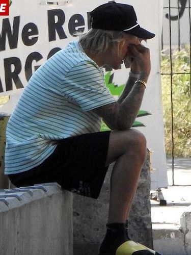 Resmi Tunangan dengan Hailey Baldwin, Justin Bieber Kok Sedih?