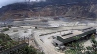 Tambang Lihir, Pulau Niolam, Papua Nugini ini terletak di dalam kawah gunung berapi yang sudah tidak aktif. Sejak 20 tahun lalu, tambang ini sudah memproduksi 10 juta ons emas. Miningglobal.com/Istimewa.
