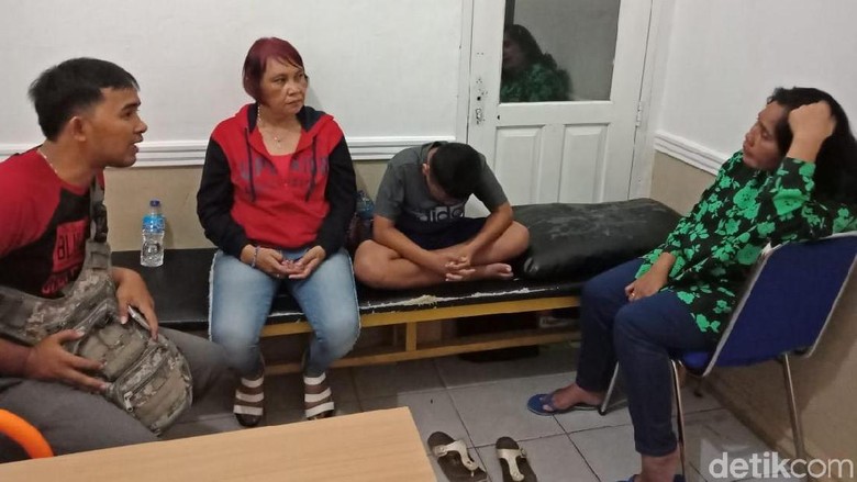 Viral Polisi Pangkat AKBP Pukul Ibu-ibu Diduga Pencuri di Babel Viral Polisi Pangkat AKBP Pukul Ibu-ibu Diduga Pencuri di Babel