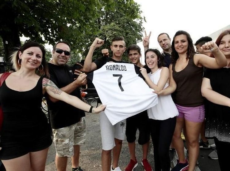 Ronaldo Mania Melanda Turin