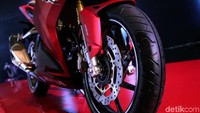 New Honda CBR250RR Black Freedom tipe standar dipasarkan dengan harga OTR (On The Road) DKI Jakarta Rp 59.900.000.