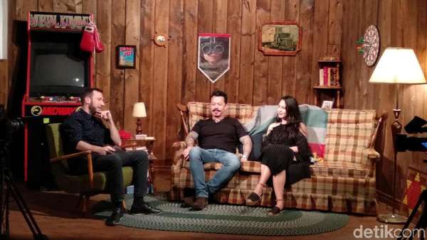 Pevita Pearce Promosikan Buffalo Boys di Kanada Pevita Pearce Promosikan Buffalo Boys di Kanada