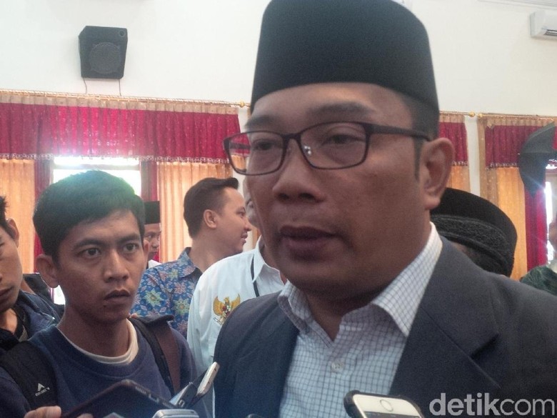 Cerita Ridwan Kamil Dimaki dan Ditabrak Biker yang Hindari Razia Cerita Ridwan Kamil Dimaki dan Ditabrak Biker yang Hindari Razia