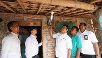 Penyambungan listrik di Banten ini terwujud dari partisipasi BUMN lainnya, seperti PT Angkasa Pura II (Persero), PT Taspen (Persero), PT Krakatau Steel (Persero) Tbk, Airnav Indonesia dan PT ASDP Indonesia Ferry (Persero). Pool/Kementerian BUMN.