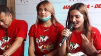 Bersama orang tuanya, Ashanty dan Anang, Aurel ikut hadir meresmikan Ayam Asix di Depok, Sabtu (!4/7). Foto: (Desi/detikhot)