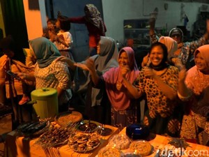 Atonoh Jukok, Tradisi Mengharap Berkah Saat Panen Ikan Menurun