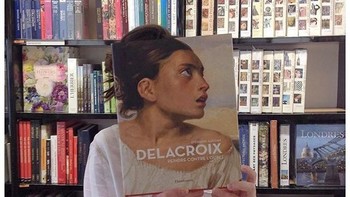 Sudah punya ide untuk selfie mengikuti sampul buku? Foto: Instagram @librairie_mollat