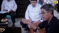 Kepala Balitbang Danis H. Sumadilaga Jumat siang(13/7/2018) telah tiba dan bertemu dengan Bupati Lombok Utara H. Najmul Ahyar, keluarga Zohri yang diwakili dua orang kakak Zohri, unsur dari Kepolisian dan TNI setempat, Kepala Dinas, dan Kepala Desa Pemenang Barat. Foto: Dok. Kementerian PUPR