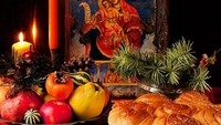 Pada Natal tahun lalu, Lovren mengunggah foto ini. Ada beberapa roti hingga buah yang tersaji di sana. Selamat Natal bagi semua yang merayakannya hari ini, tulisnya. Foto: Instagram dejanlovren06