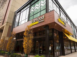 Oprah Dukung Resto True Food Kitchen dengan Menu Sehat