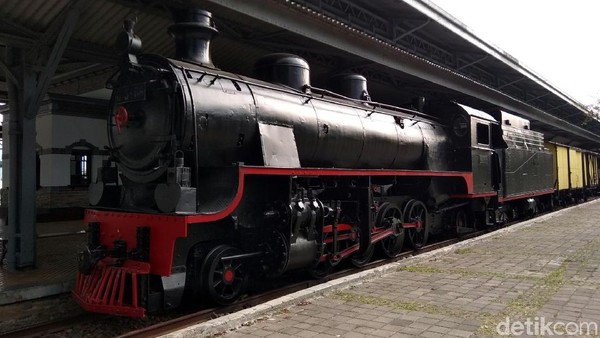Foto: Sensasi Naik Kereta Api Bergerigi, Sewanya Rp 15 Juta