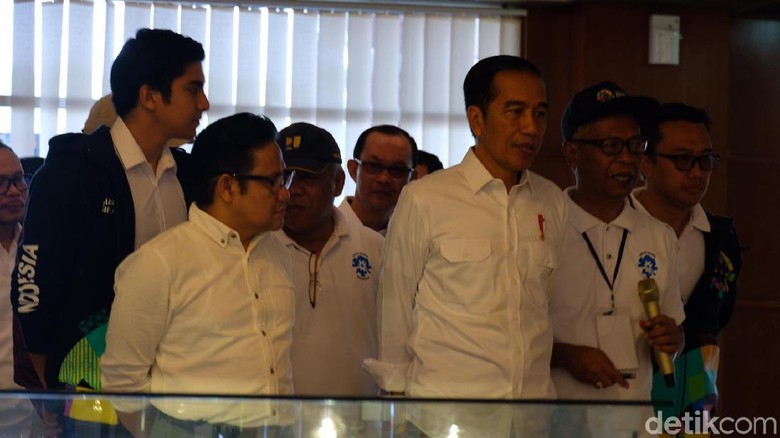Bareng Cak Imin, Jokowi Tinjau Venue Asian Games di Palembang Bareng Cak Imin, Jokowi Tinjau Venue Asian Games di Palembang