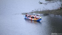 Dari kejauhan, traveler bisa melihat indahnya Situ Patenggang. (Wisma/detikTravel)