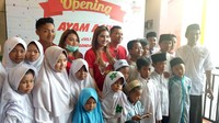 Peresmian restoran ini juga mengundang sejumlah anak yatim. Foto: (Desi/detikhot)