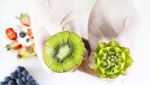 Ini 10 Kreasi Pemahat Buah yang Jago Hias Cake Jadi Makin Cantik!