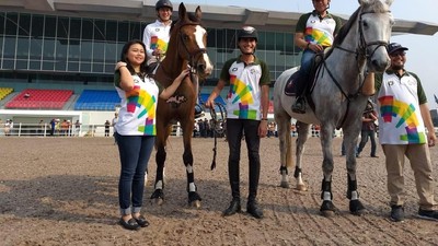 Gaya Sandi dan Mentan Berkuda Tinjau Venue Equestrian