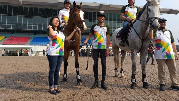 Gaya Sandi dan Mentan Berkuda Tinjau Venue Equestrian