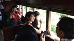 Seru Banget! Andien Jalan-jalan Naik Kereta Bareng Kawa