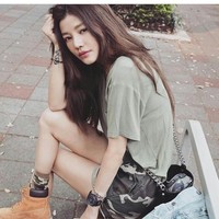 Minum banyak air dan makan sayuran. Minum air agar kulit terhidrasi adalah bagian terpenting, ungkap Lure soal rahasia kecantikannya. Foto: Dok. Instagram Lure Hsu