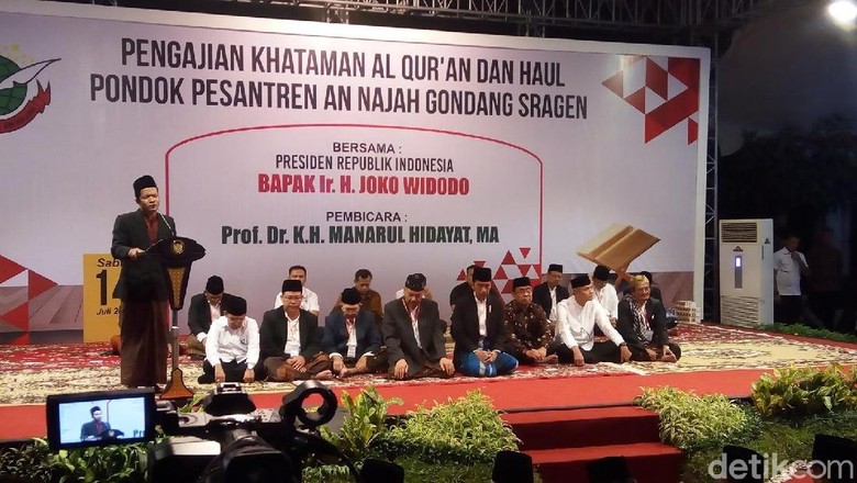 Presiden Jokowi Hadiri Khataman dan Haul Ponpes An-Najah Sragen Presiden Jokowi Hadiri Khataman dan Haul Ponpes An-Najah Sragen