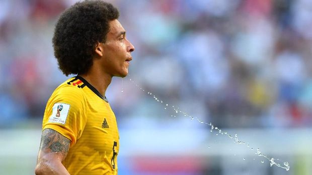 Axel Witsel mematahkan kaki Marcin Wasilewski pada 2009.